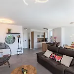 Modern, Cityview, Penthouse Yiwoo