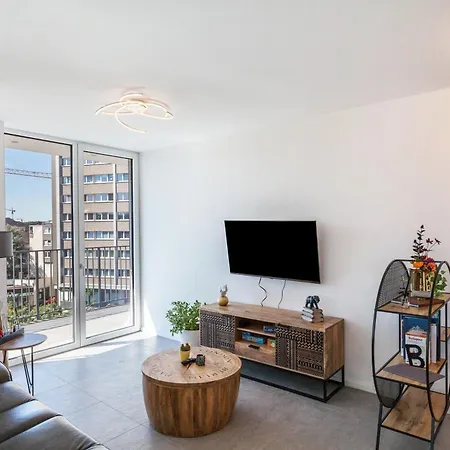 Modern, Cityview, Penthouse Yiwoo